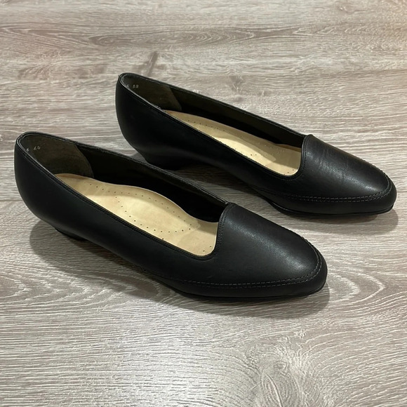 NWOT Vintage Penaljo The Fine Art of Comfort Black Leather 1 inch Heels 9 W - Picture 3 of 15